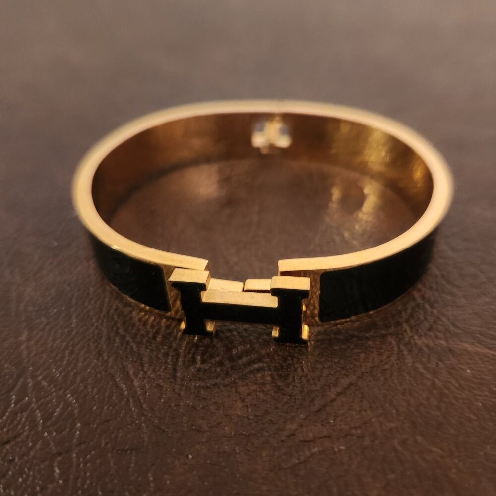 HERMES Clic H Bracelet in Black Enamel with Gold Plating - Not Authentic